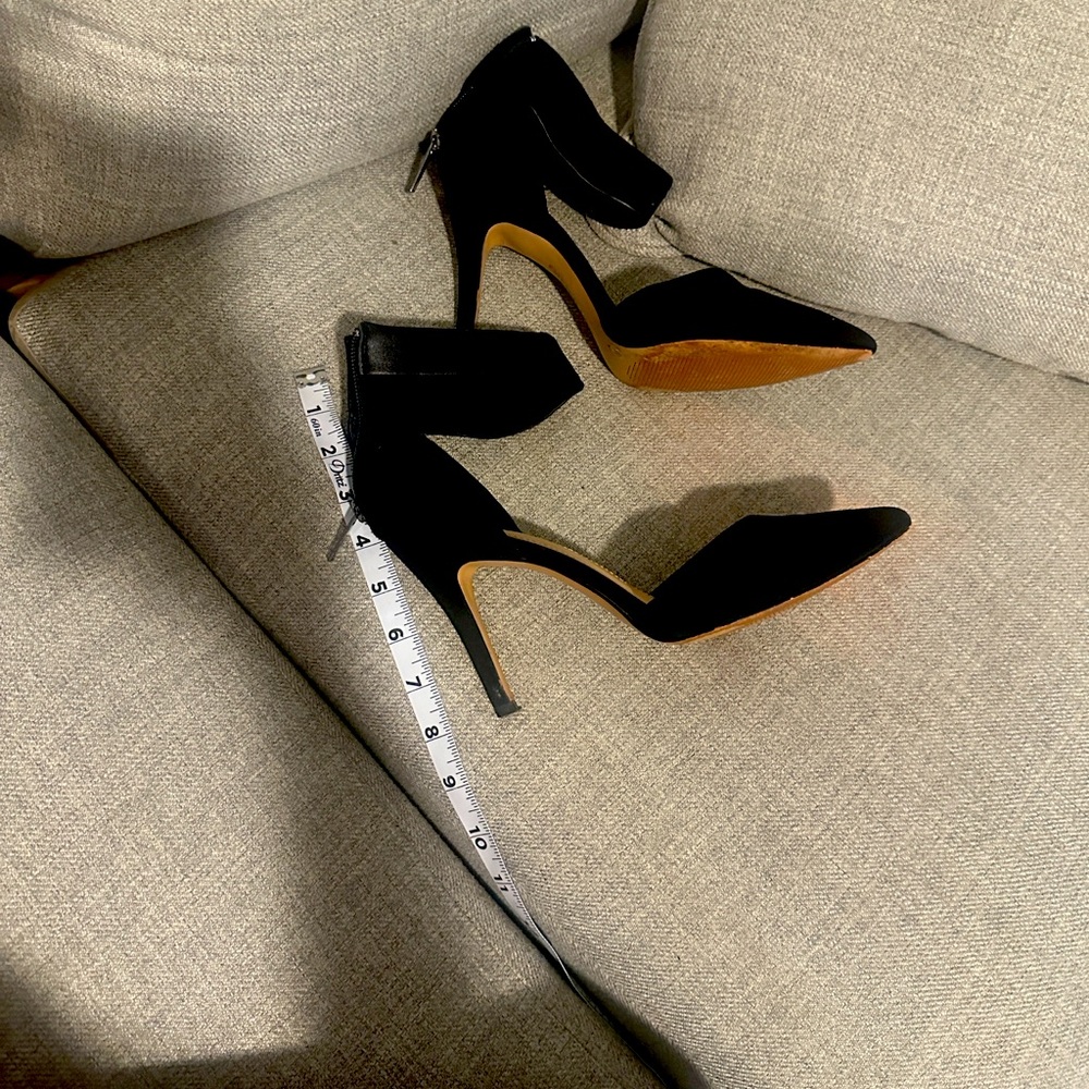 Gianni Bini Black and Tan Heels